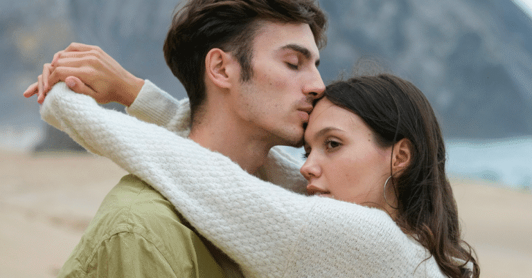 omul-care-priveste-cu-aceasi-ochi
